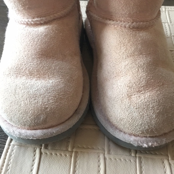 Toddler light pink Uggs size 9 - Picture 8 of 8